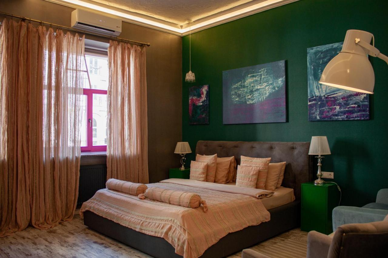 Manna Boutique Hotel (Adults Only) Kiev Bagian luar foto