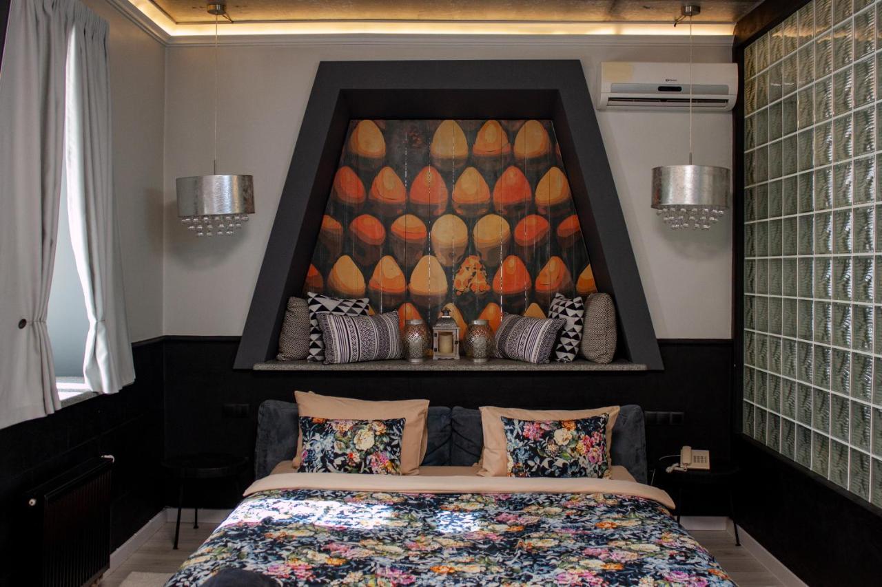 Manna Boutique Hotel (Adults Only) Kiev Bagian luar foto