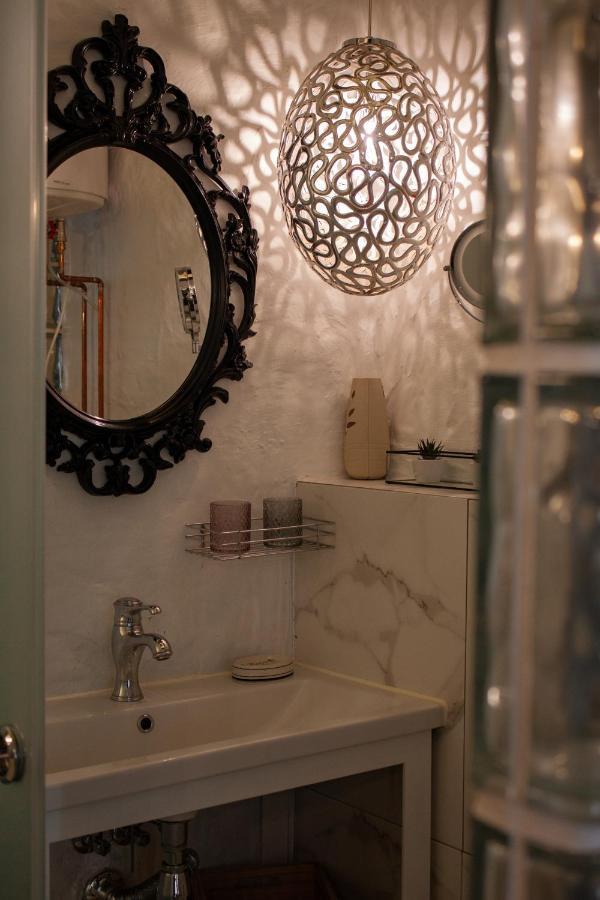 Manna Boutique Hotel (Adults Only) Kiev Bagian luar foto