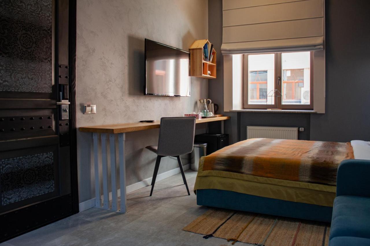 Manna Boutique Hotel (Adults Only) Kiev Bagian luar foto