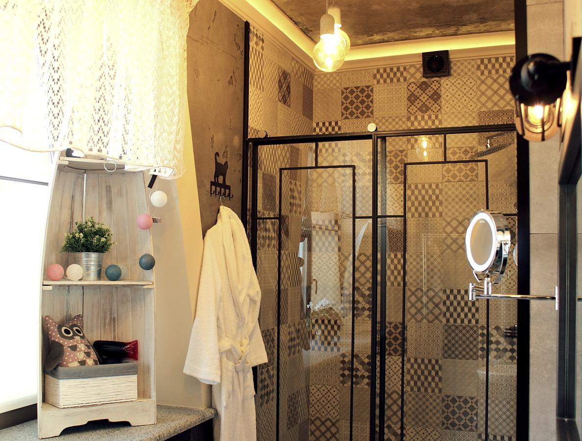 Manna Boutique Hotel (Adults Only) Kiev Bagian luar foto