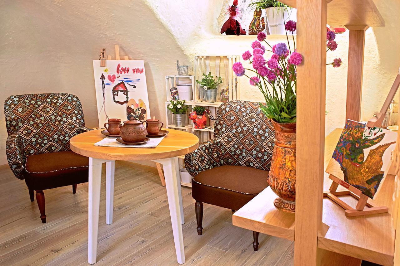 Manna Boutique Hotel (Adults Only) Kiev Bagian luar foto