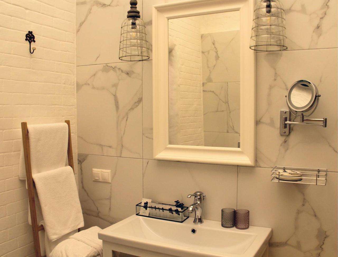 Manna Boutique Hotel (Adults Only) Kiev Bagian luar foto